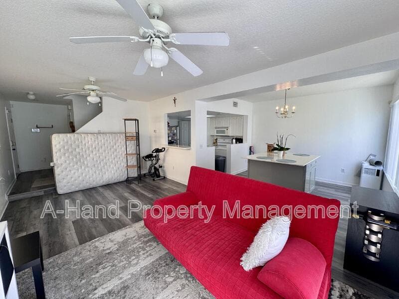 Davenport Condo: 439 Coconut Palm Way