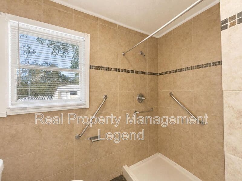 River Oaks House: 933 Gillham Rd