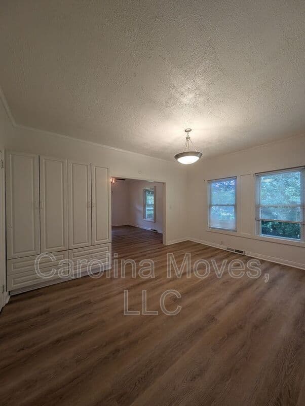 Greenville House: 38 Blake St