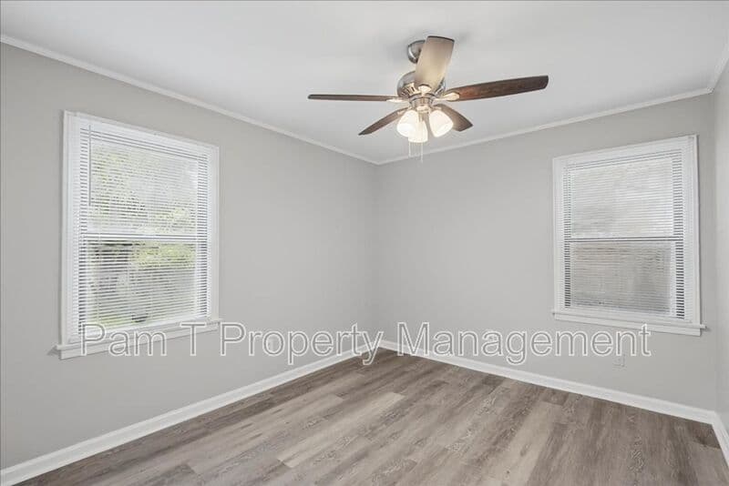 Savannah House: 5517 Emory Drive