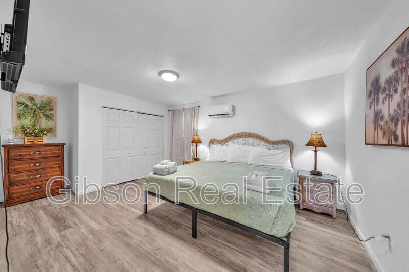 Panama City Beach House: 217 Laureno Pl