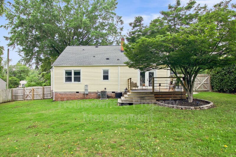 Fayetteville House: 816 Winston Avenue