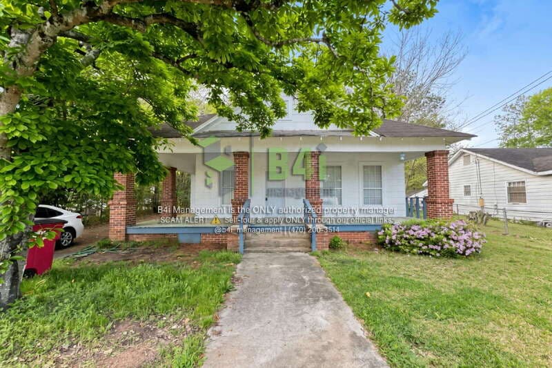 Macon House: 1240 Rocky Creek Rd