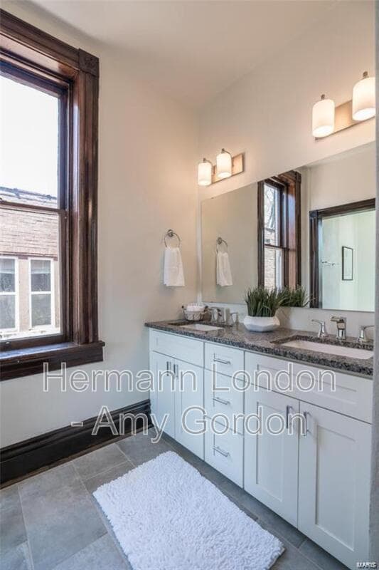 Saint Louis House: 3922 Castleman Avenue,