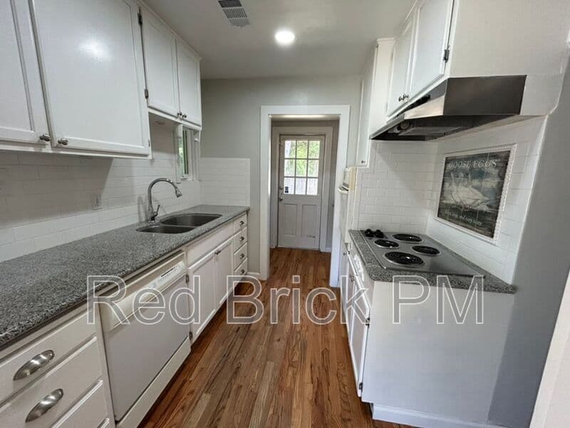 Merced House: 1101 E North Bear Creek Dr.