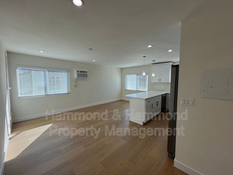 Van Nuys Condo: 14628 Delano St.