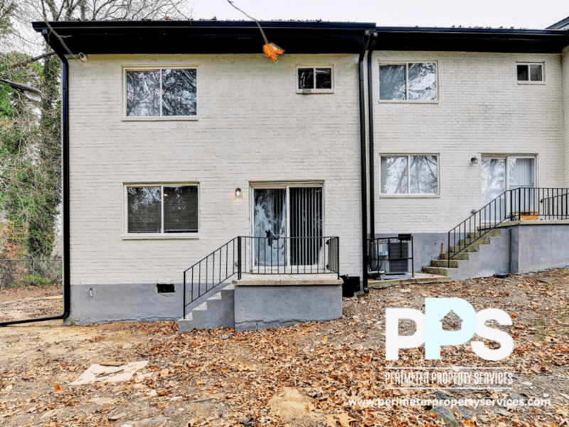 Atlanta House: 390 West Lake Avenue