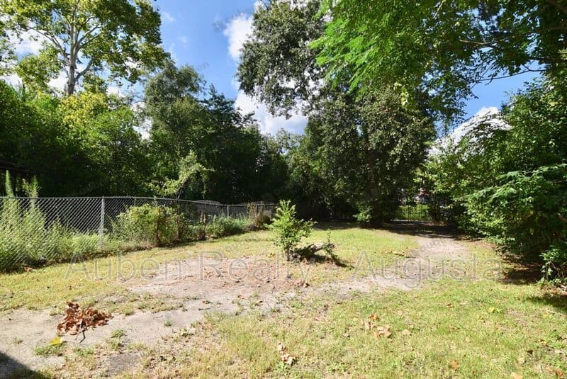 Augusta House: 1717 Starnes Street