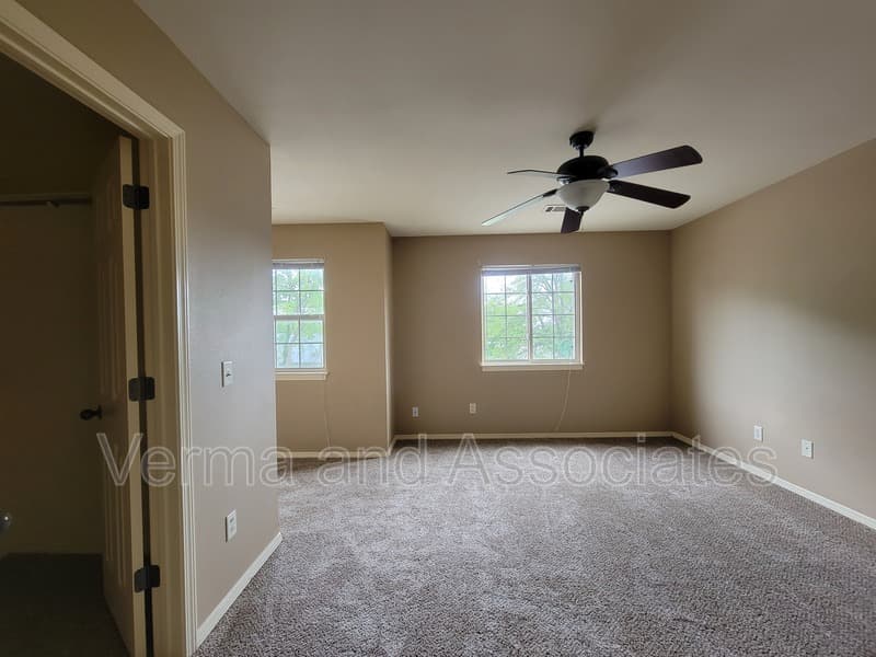 Centerton Townhome: 192 Fair St