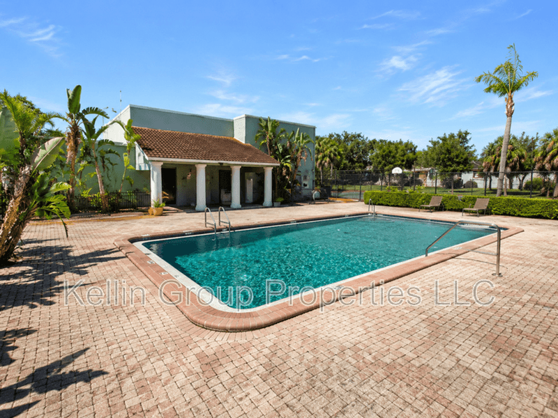 Tampa Townhome: 2862 Somerset Park Dr