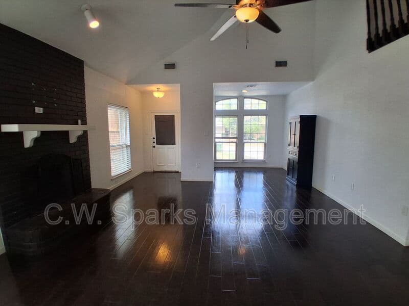 Grapevine House: 1503 Laguna Vista Way