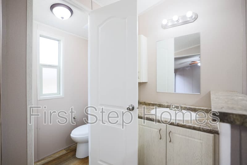 Tyler House: 1114 Tres Picos St