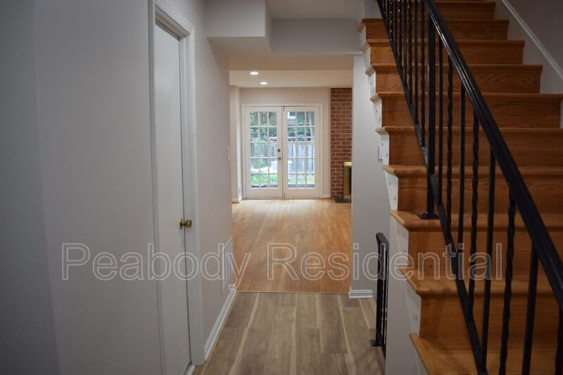 Alexandria House: 1013 N Vail St