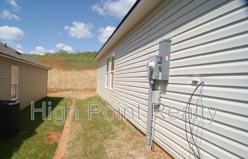 Lincoln House: 514 Antler Way