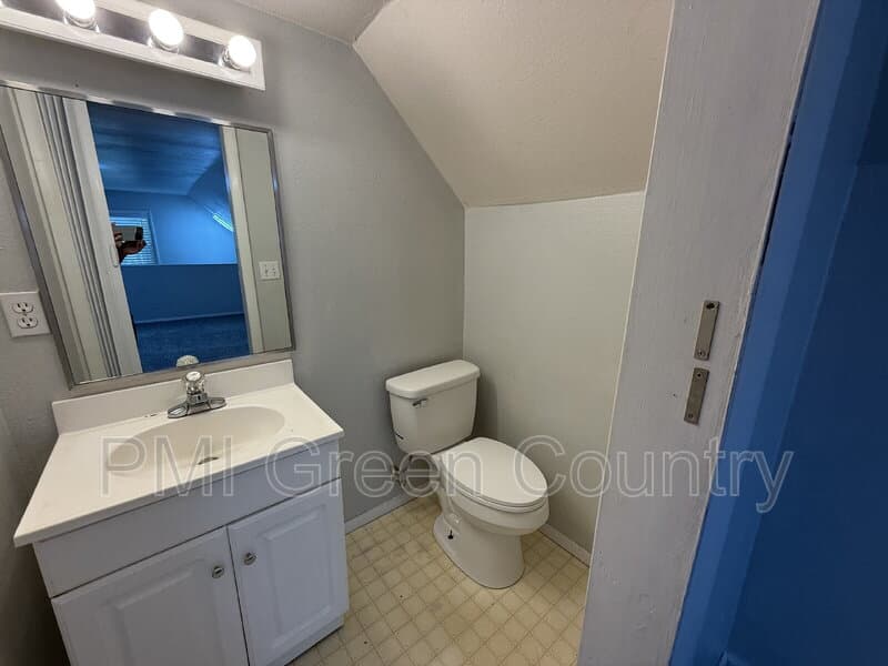 Coweta House: 212 West Pecan Street