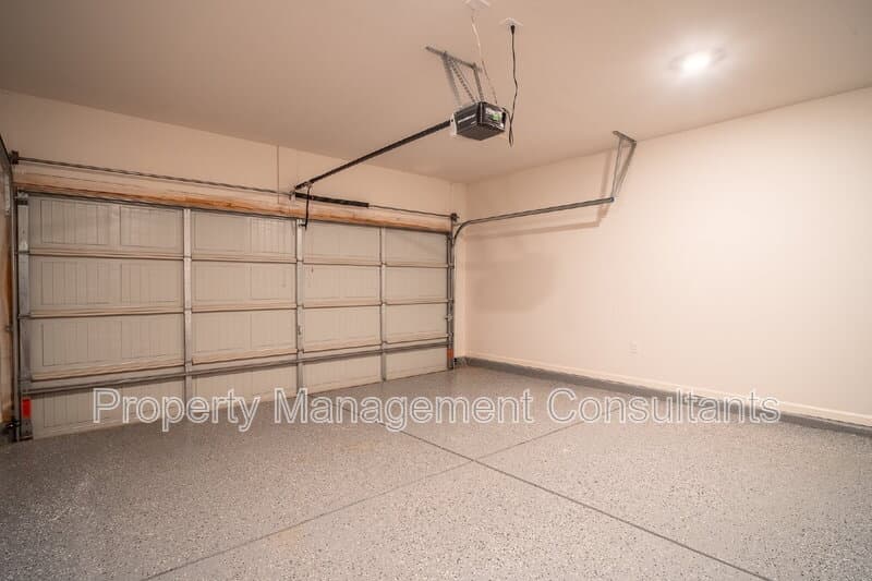 Madison House: 217 Bay Pine Dr