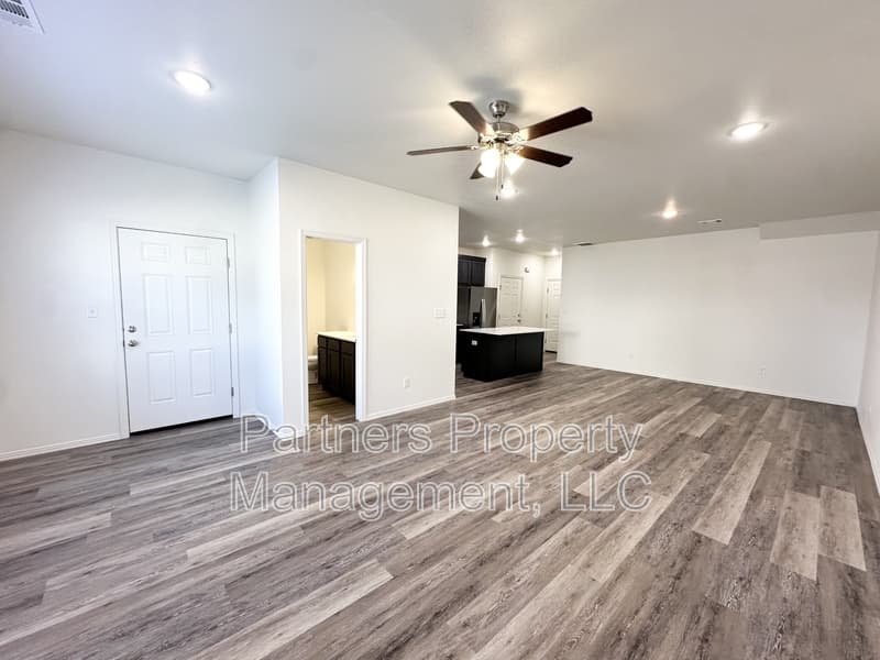Fayetteville Condo: 821 South Benchmark Lane - 2