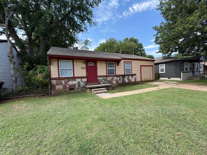 Del City House: 4220 SE 25th St