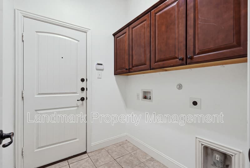 McKinney House: 11809 Bertram