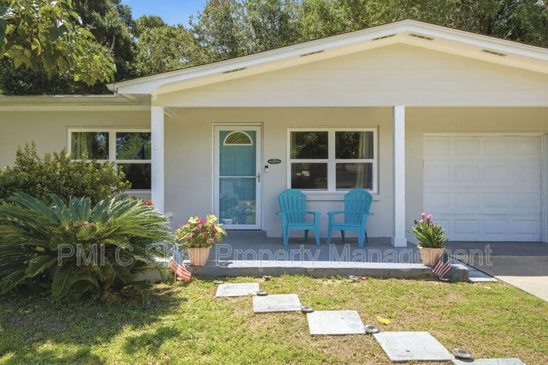 Pensacola House: 225 N Madison Dr