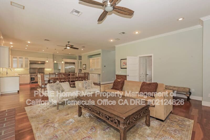 Murrieta House: 36475 Avenida La Cresta