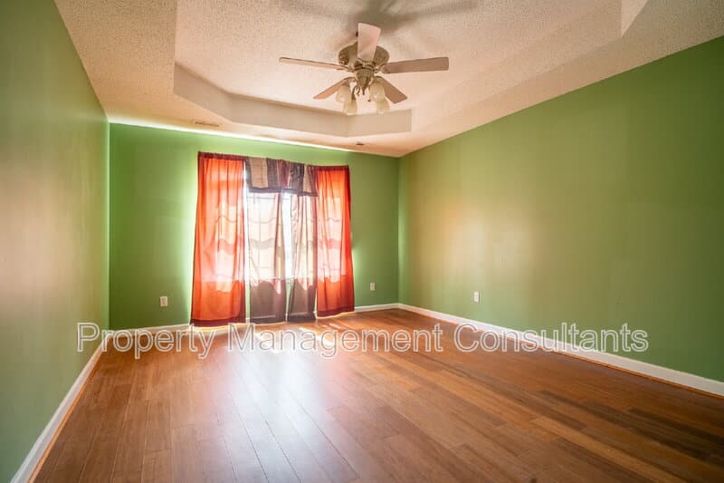 Huntsville House: 1060 Old Monrovia Road Northwest