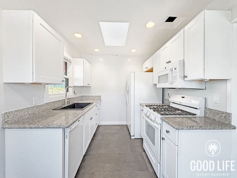 San Diego House: 2235 Midvale Dr