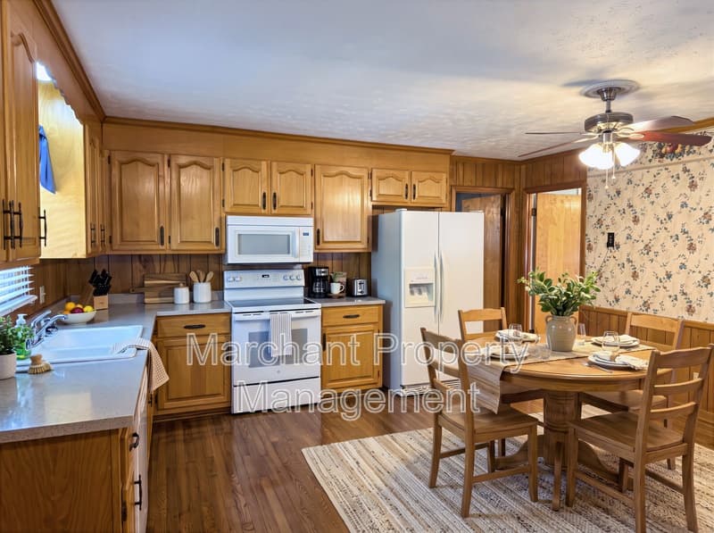 Travelers Rest House: 16 Farmington Trail