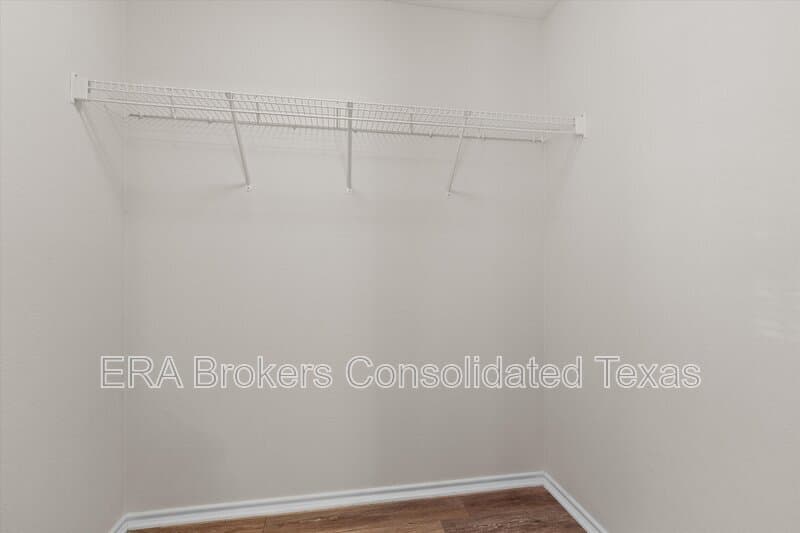 Austin House: 5825 Silver Screen Dr