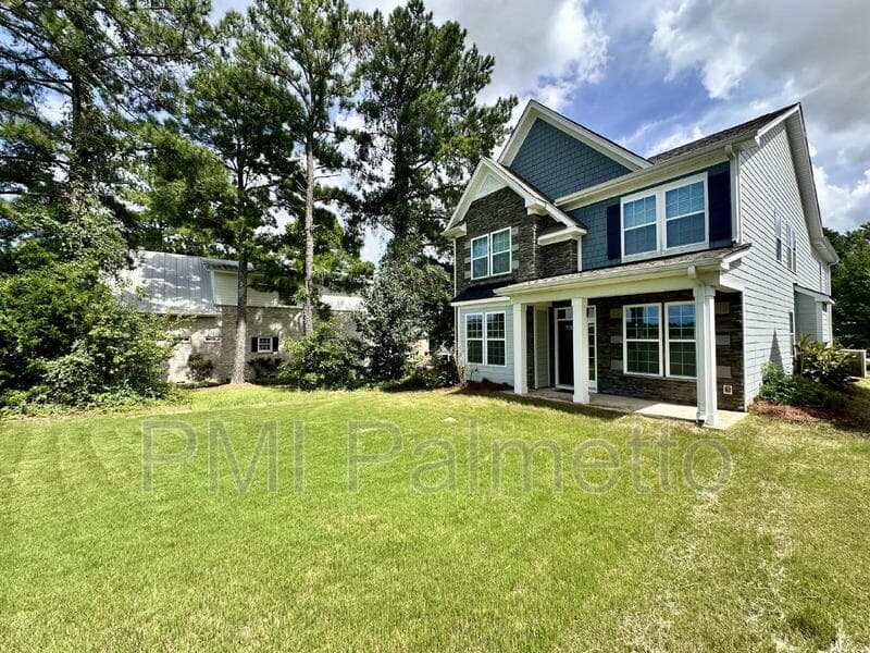 Blythewood House: 35 Golden Spur Ln
