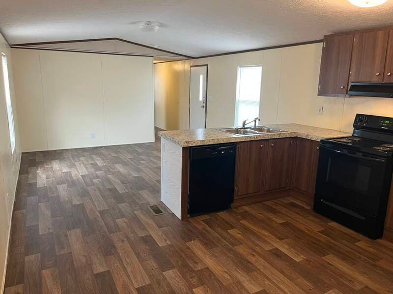 Rocky Mount House: 41 N King Richard Ct.