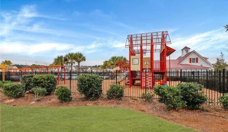 Pooler House: 44 Hawkhorn Ct