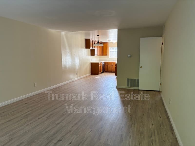 Montrose Condo: 2421 Montrose Ave