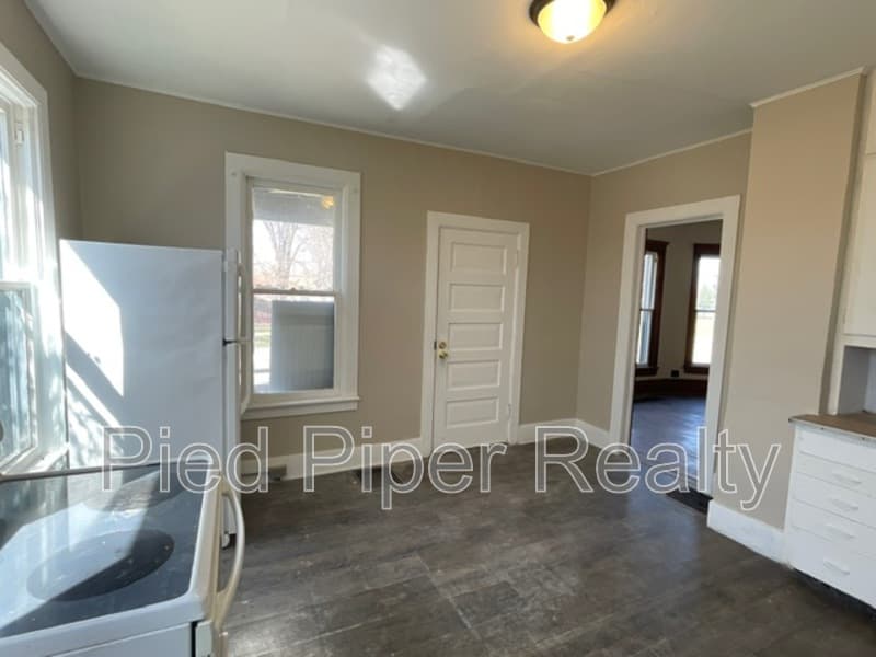 Freeport Condo: 434 1/2 S State Ave