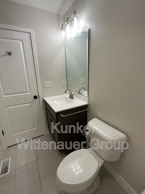 Fairview Heights Condo: 808 Applewoood Creek Drive