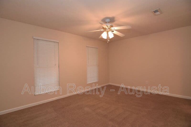 Evans House: 490 Pheasant Run Drive