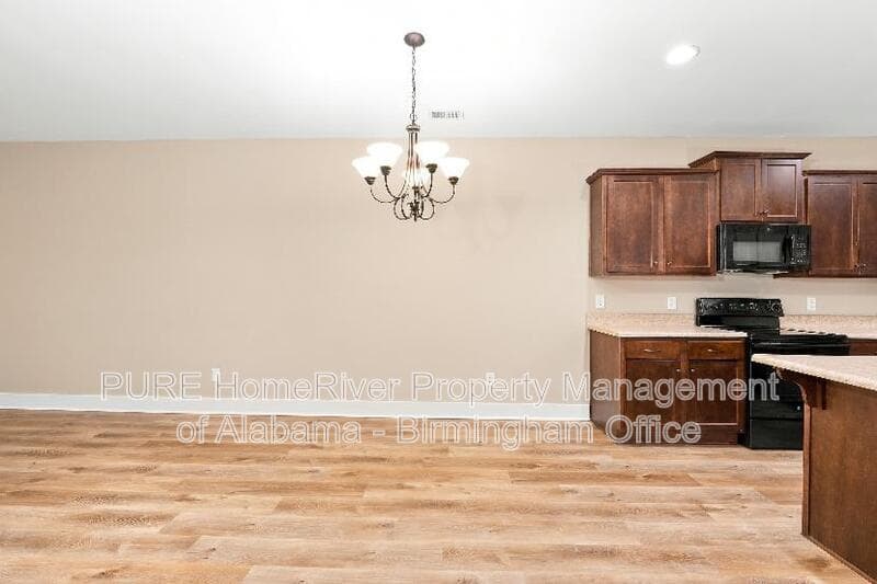 Gardendale House: 4257 Lochshire Lane