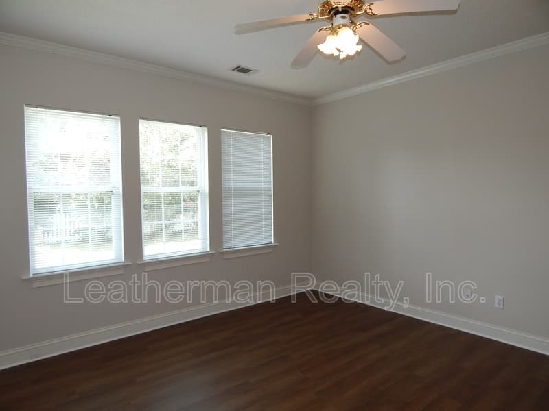 Florence House: 2109 Elderberry Dr