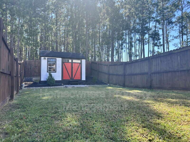 Raeford House: 143 Cromwell Court