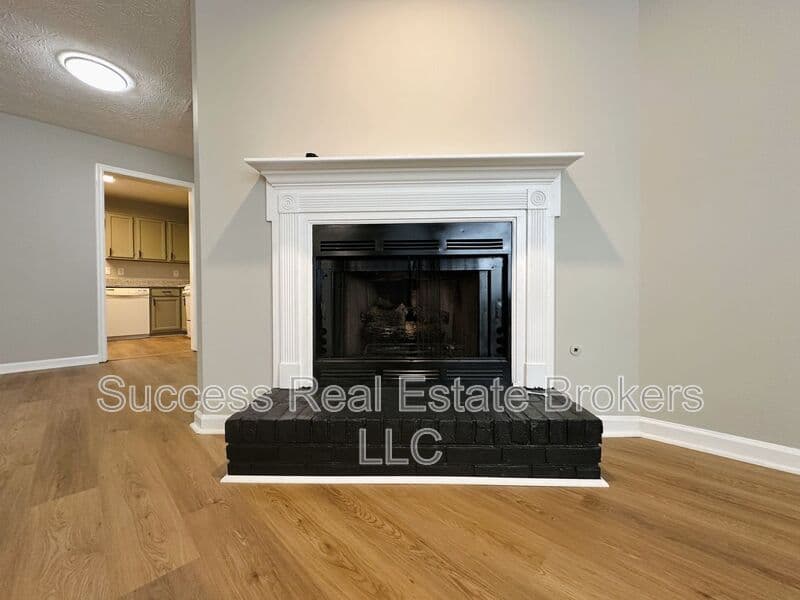 Kennesaw House: 1016 Kennesborough Rd NW