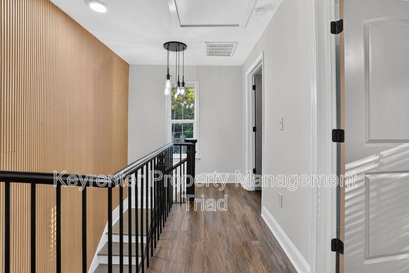 Greensboro House: 814 Douglas St