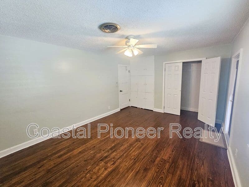 Tampa House: 7301 N 13th St