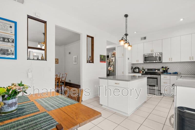 Washington House: 3532 Warder St NW