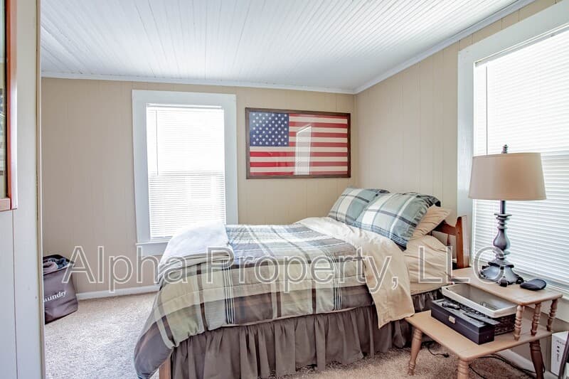 Travelers Rest House: 109 Tubbs Mountain Rd