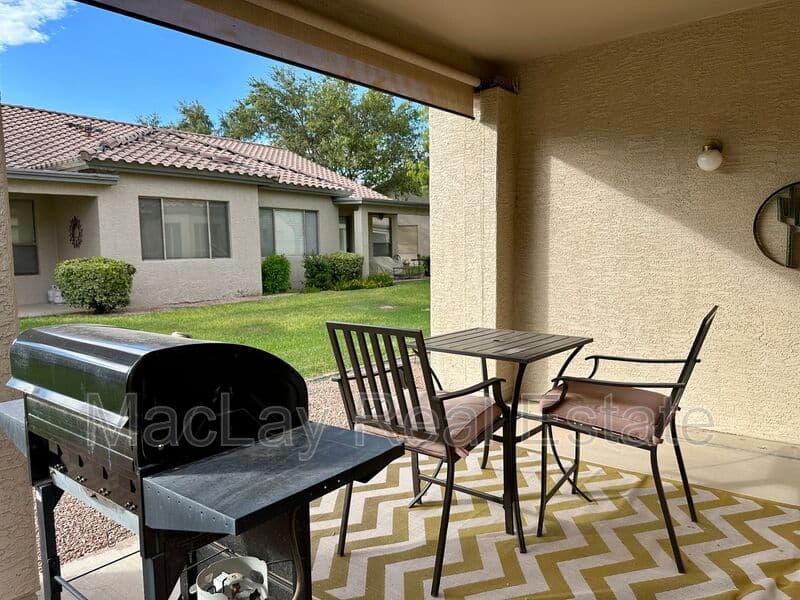 Sun Lakes House: 23724 S Pleasant Way