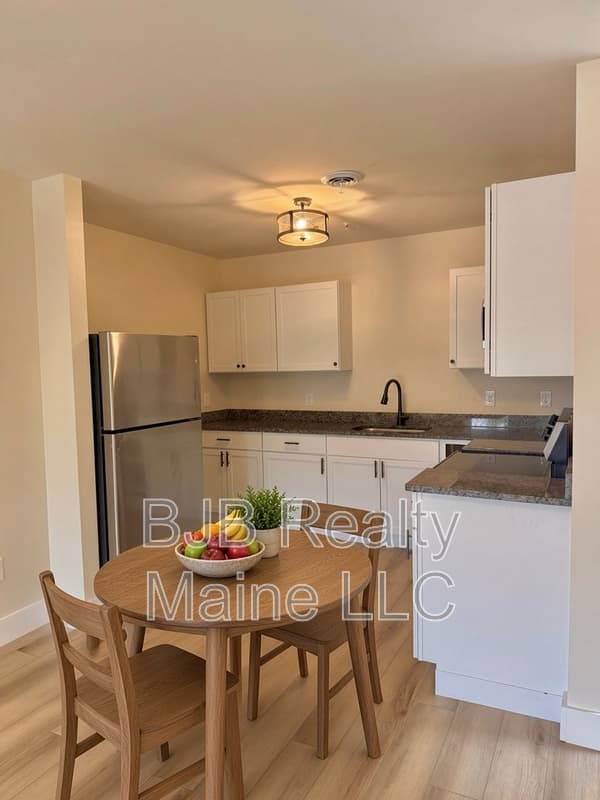 Portland Condo: 156 Woodford St.