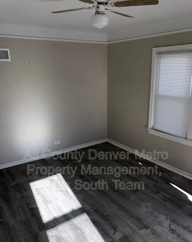 Englewood Condo: 3700 S Lincoln St
