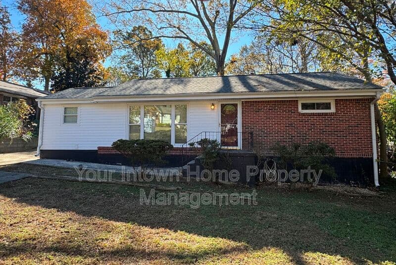 Decatur House: 2959 Westbury Dr.