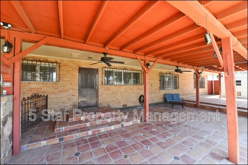 El Paso House: 3030 Aurora Avenue