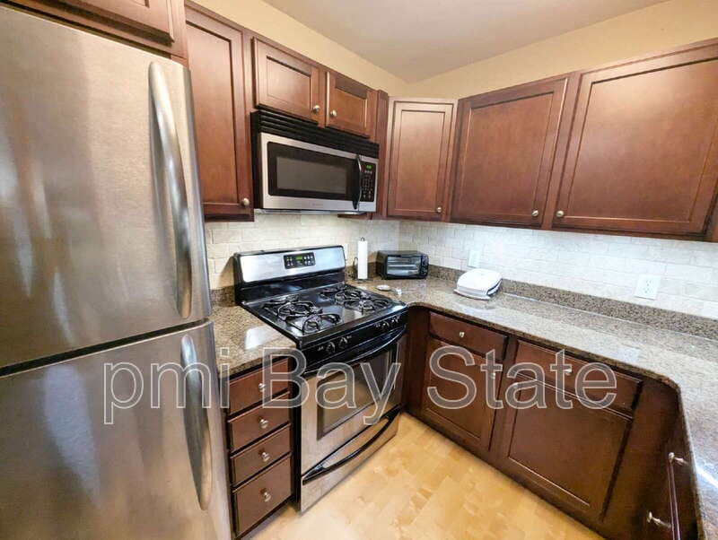 Norwood Condo: 27 Saint James Avenue